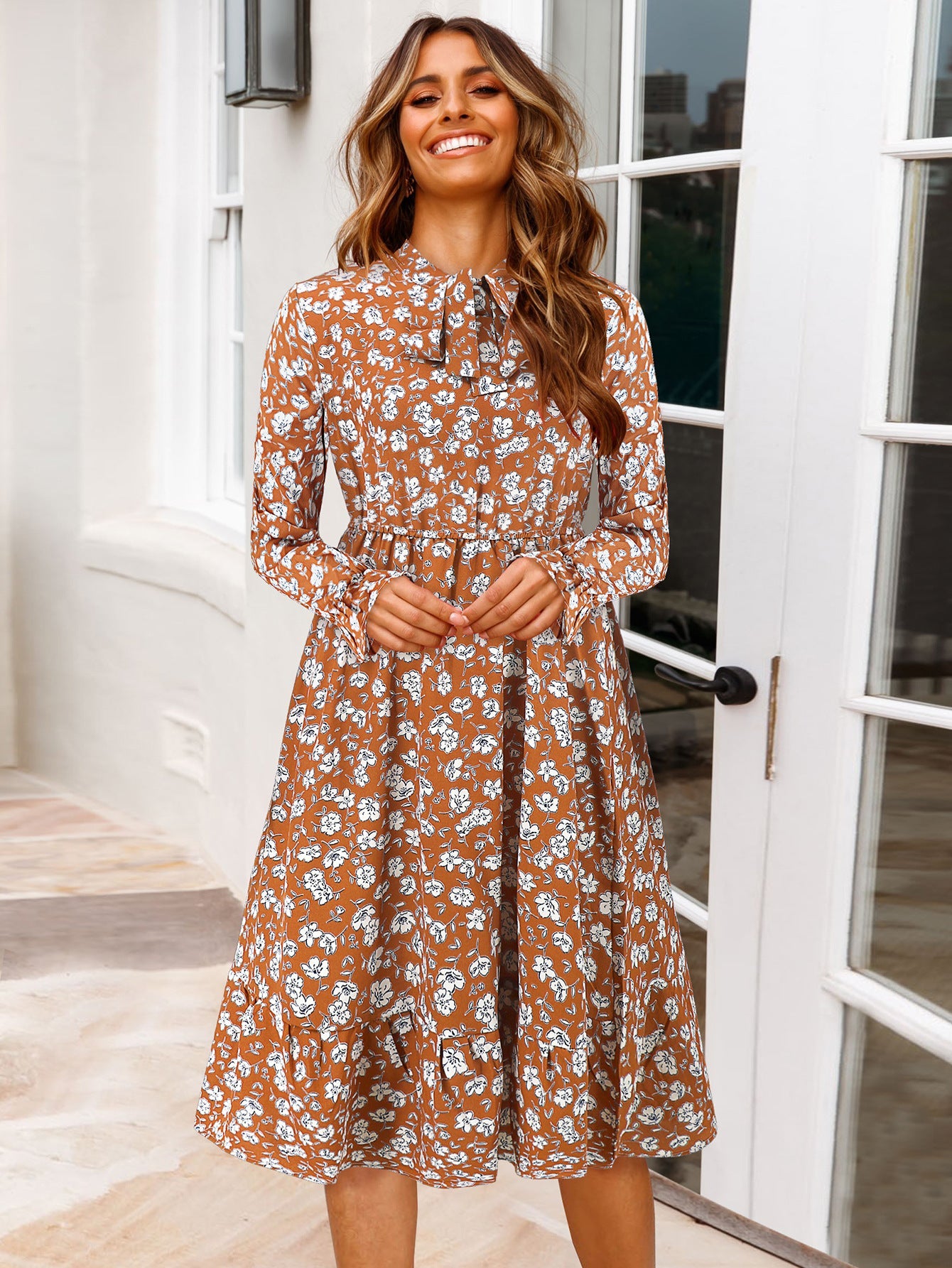 Women's midi dress with playful floral pattern and tie collar Caliora