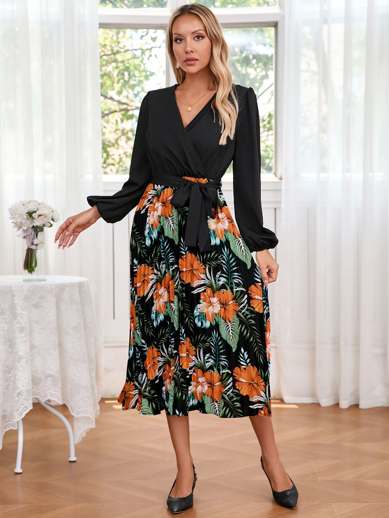 Women's wrap dress with floral pattern and long sleeves Caliora